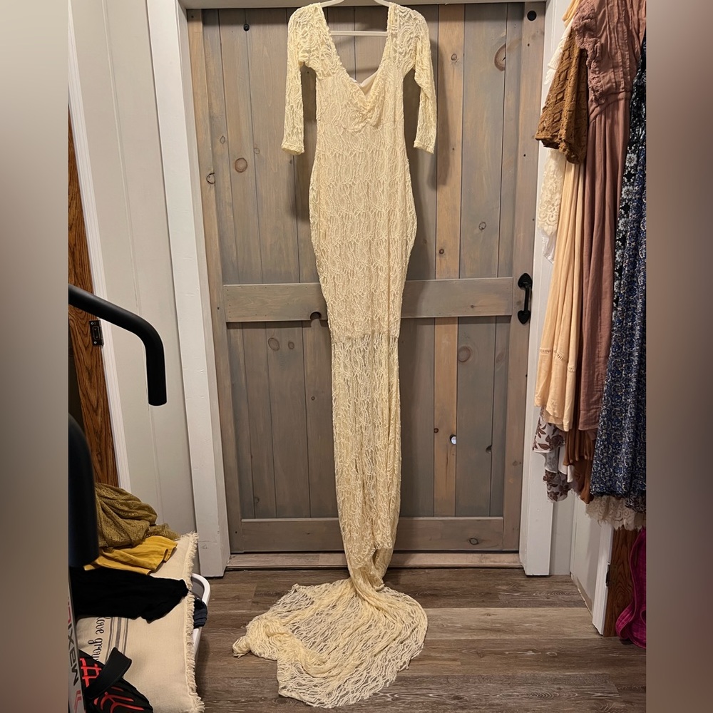 Don & Judy lace maternity gown with train